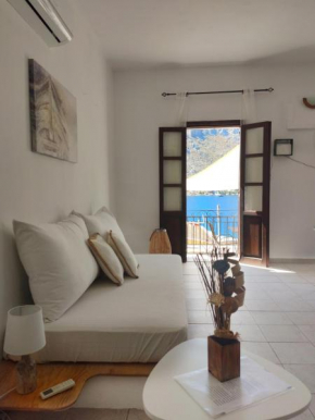 Gompos Apartment - Cozy Apartment next to the sea - Amazing Sea View